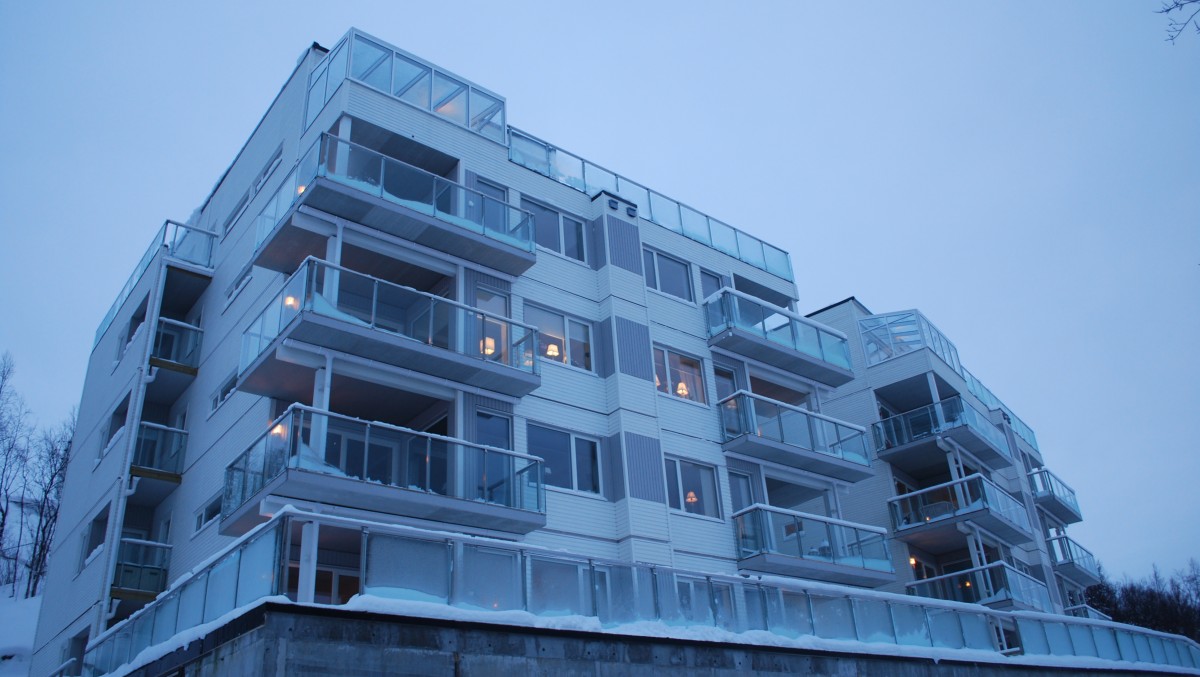House with 5 floors and 18 apartments